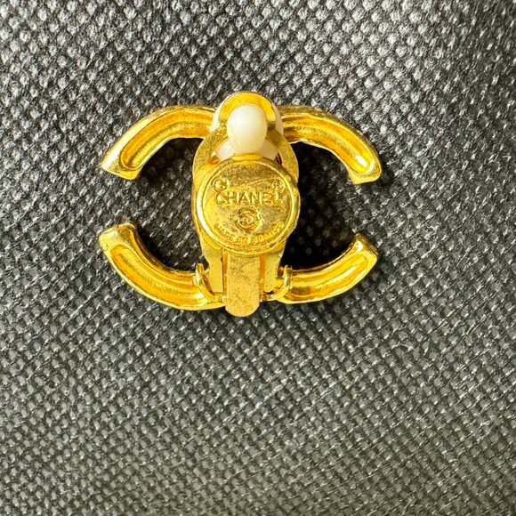 Chanel Vintage 24k Gold Plated Chanel CC Clip On Earrings with COA 3rd party - Picture 7 of 10